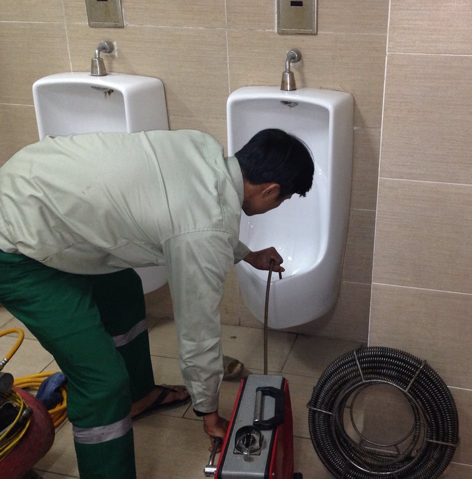 Khi n&agrave;o n&ecirc;n sử dụng th&ocirc;ng bồn tiểu nam quận 8