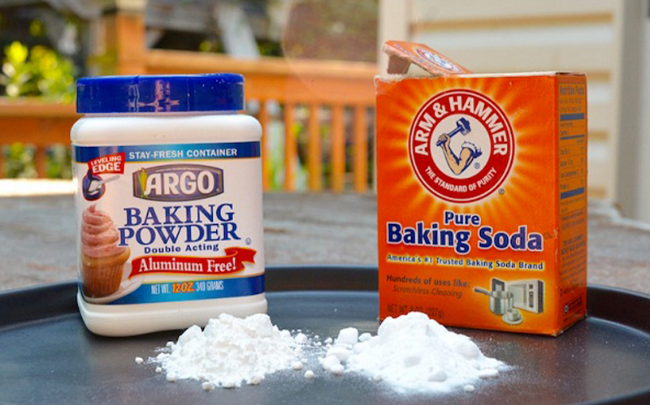 D&ugrave;ng baking soda v&agrave; nước n&oacute;ng để tăng hiệu quả khử m&ugrave;i