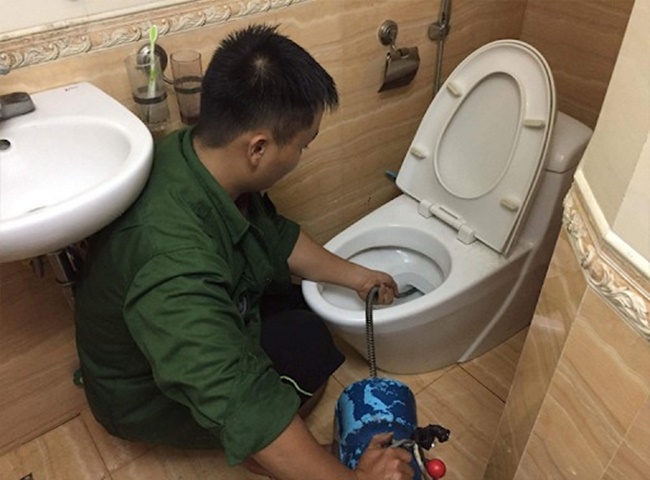 dịch vụ th&ocirc;ng bồn cầu nghẹt quận 8