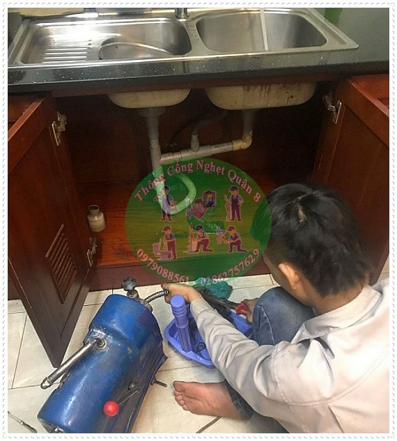 Bồn rửa ch&eacute;n bị nghẹt phải l&agrave;m sao