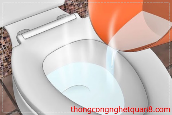 Th&ocirc;ng cầu nghẹt bằng baking soda với nước s&ocirc;i