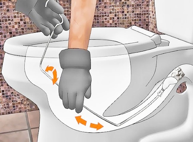 Th&ocirc;ng cống nh&agrave; vệ sinh bị tắc bằng m&oacute;c quần &aacute;o